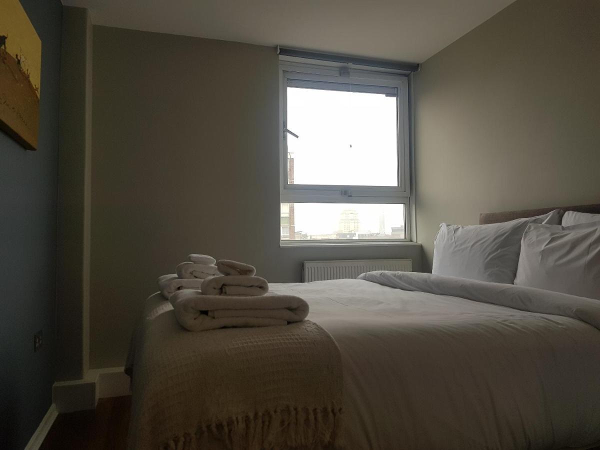Beautiful 3-Bedroom Flat With Stunning Views 런던 외부 사진