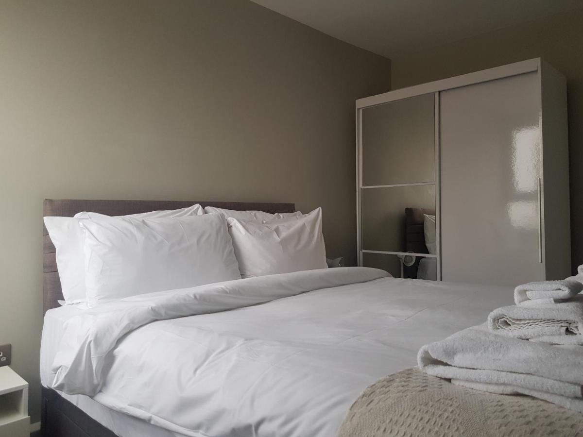 Beautiful 3-Bedroom Flat With Stunning Views 런던 외부 사진