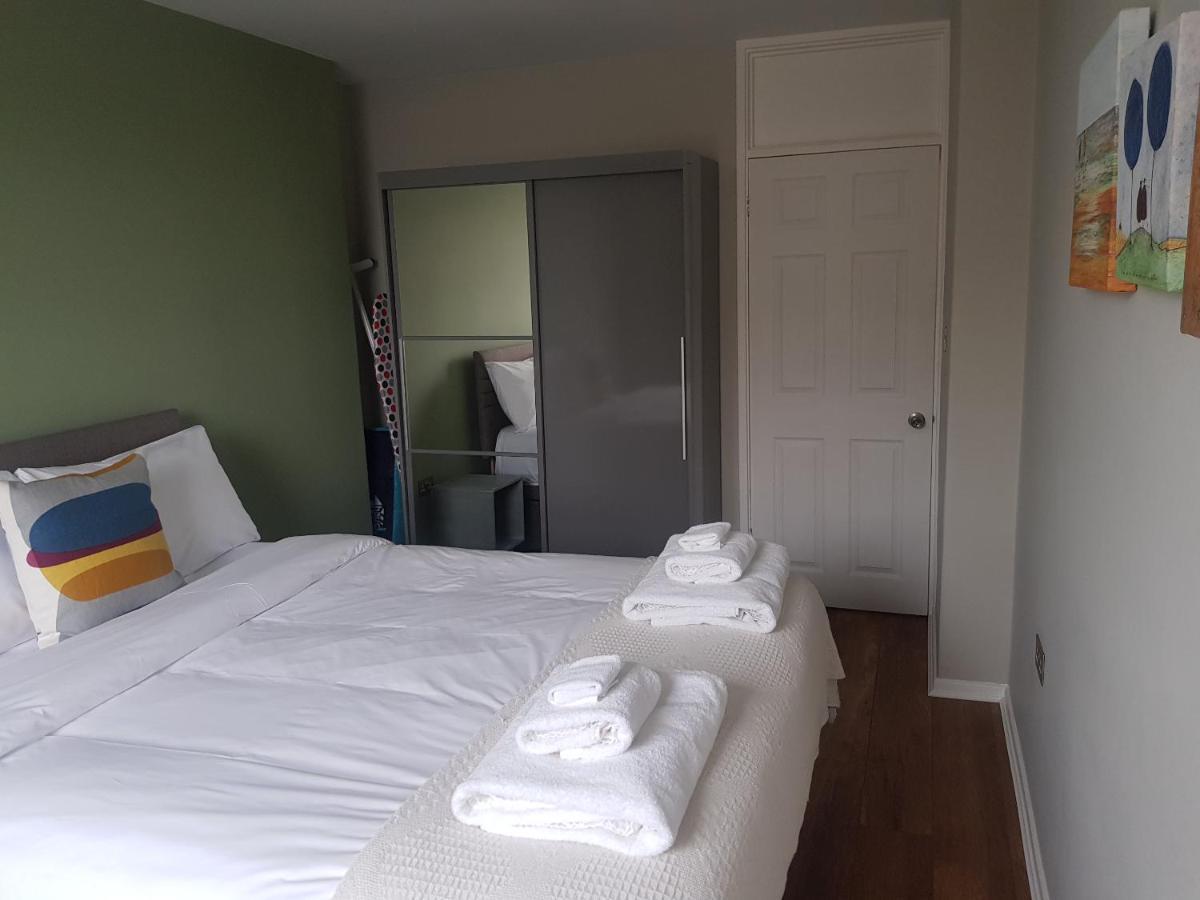 Beautiful 3-Bedroom Flat With Stunning Views 런던 외부 사진